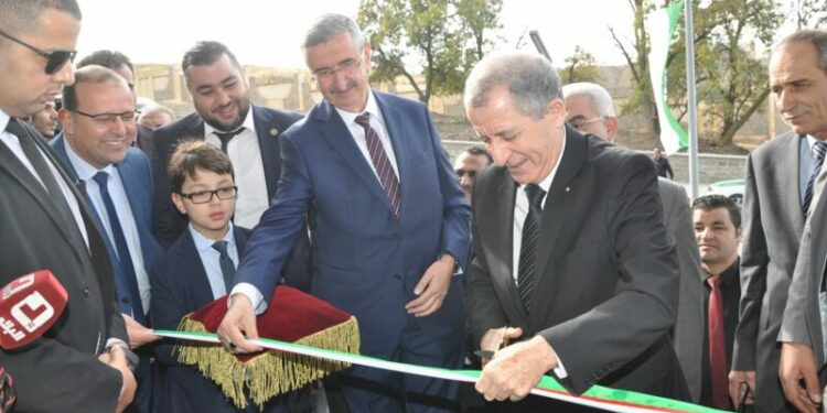 ديدوش يعاين مشاريع سياحية بسطيف