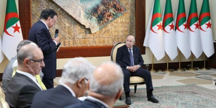 الرئيس تبون ينوه بدور الصحافة في الدفاع عن المصلحة الوطنية