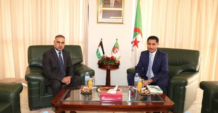 الوزير لعقاب يستقبل سفير فلسطين بالجزائر