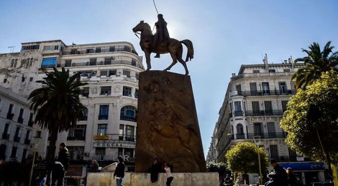 1877 عريضة لدى مندوبية وسيط الجمهورية بولاية الجزائر