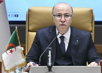 الوزير الأول يشيد بروح المسؤولية التي تميز بها أعضاء غرفتي البرلمان