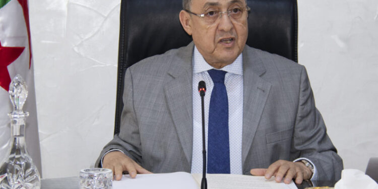 مراد يعزي عائلة حافظ الشرطة قاسمي محمد
