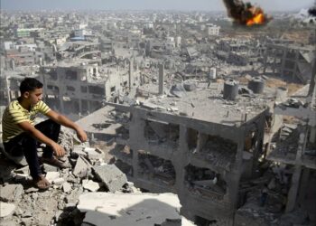 الطيران الصهيوني يشن غارات عنيفة على معظم أنحاء قطاع غزة