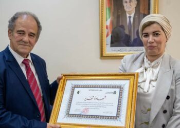 وزيرة الثقافة تكرم عبد القادر بن دعماش