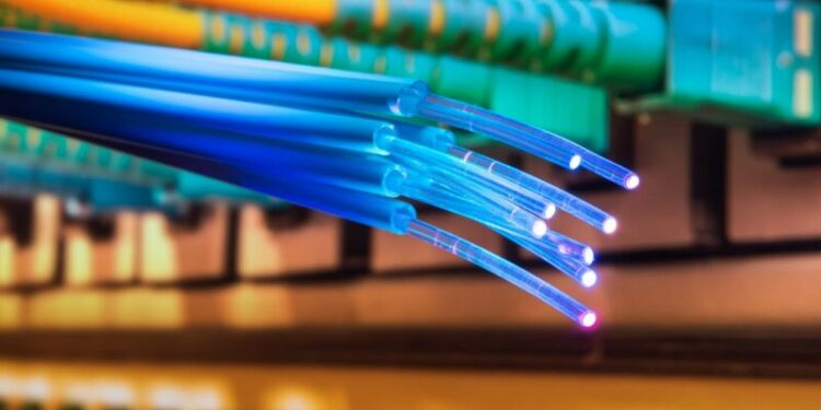 مليون أسرة مشتركة في خدمة أنترنت “الألياف البصرية”