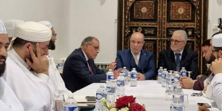 بلمهدي يجتمع بأئمة ومرشدات دينيات بمسجد باريس الكبير