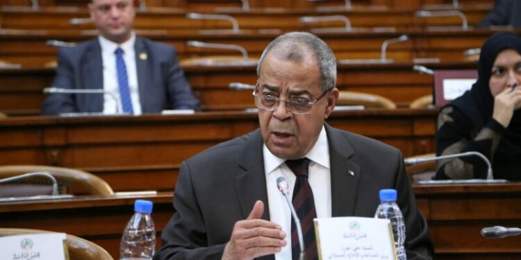 عون: منح تراخيص لـ 16 متعاملاً في مجال قطع الغيار