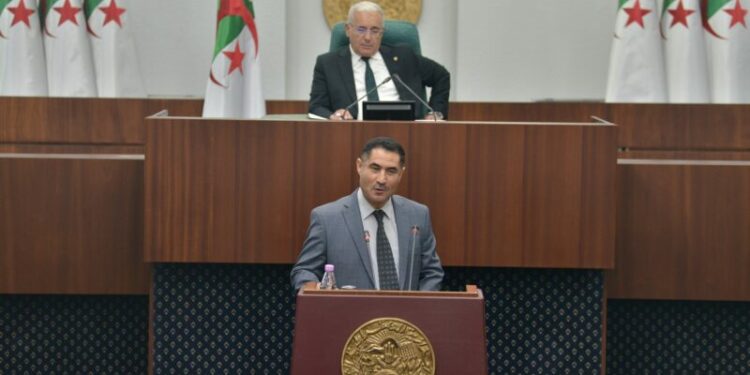 لعقاب: الرئيس تبون حريص على إصدار قوانين دقيقة لتنظيم قطاع الاتصال