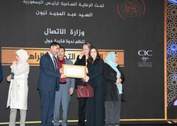 وزارة الاتصال تُكرّم صحفيين ومؤسسات إعلامية (صور)