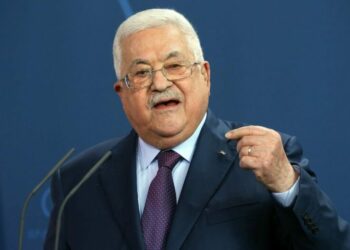 الرئيس عباس يؤكد على ضرورة وقف العدوان الصهيوني