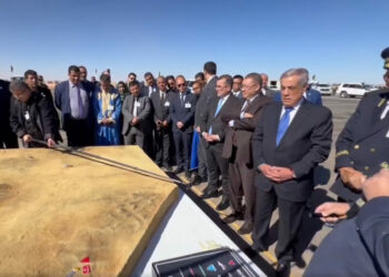 الوزير الأول يُنهي زيارته إلى تندوف