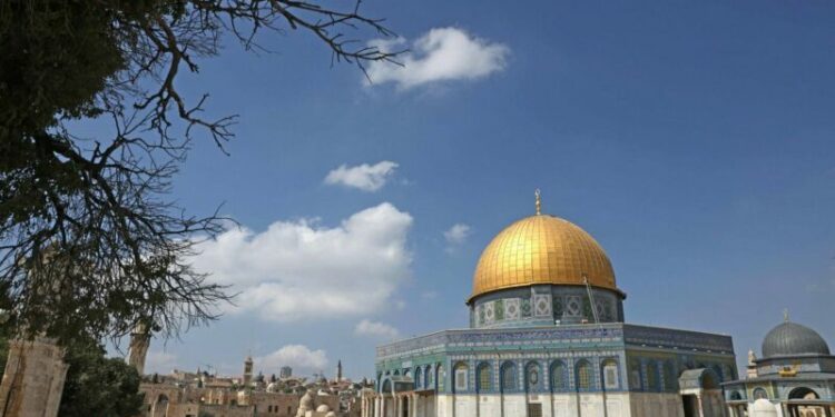 3500 فلسطيني يصلون الجمعة في المسجد الأقصى