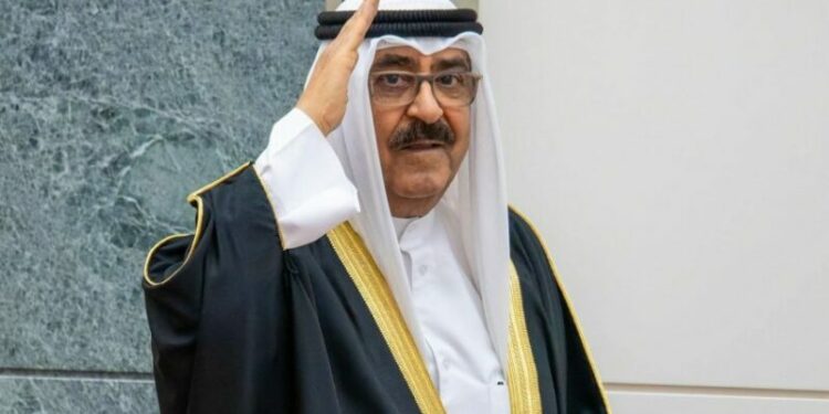 أمير الكويت يؤدي اليمين الدستورية     