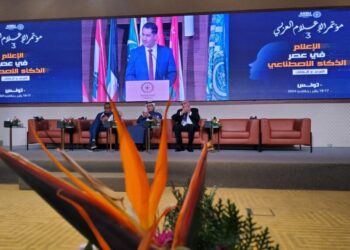 وزير الإتصال يدعو إلى التعامل مع الذكاء الإصطناعي بحكمة وعقلانية