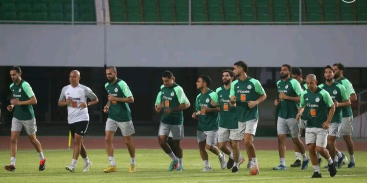 “الخضر” يستأنفون التدريبات بملعب كيغي