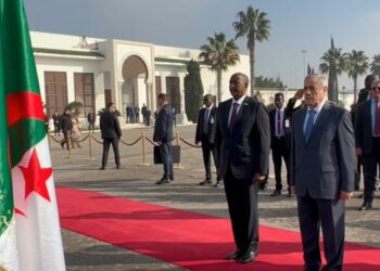 رئيس مجلس السيادة السوداني يغادر الجزائر
