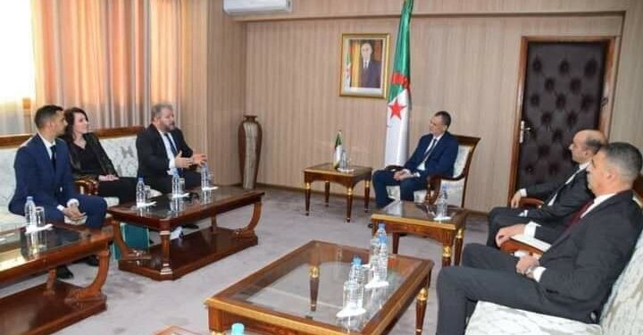 وزير الشباب والرياضة يستقبل وفدا عن مسجد باريس الكبير