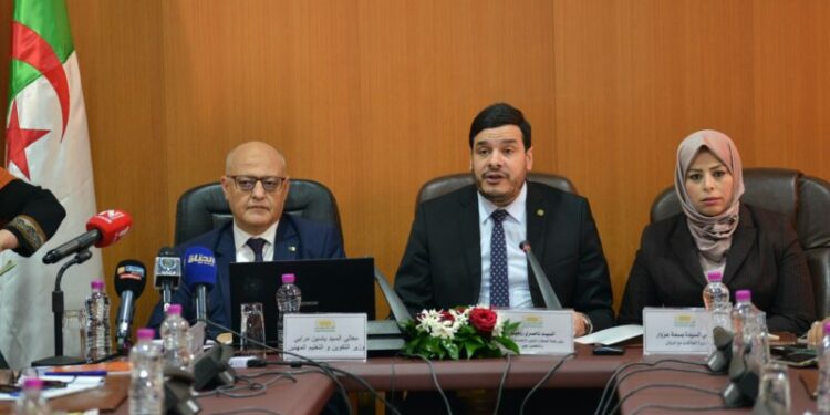 مرابي يعرض استراتيجية التكوين المهني أمام لجنة مختصة