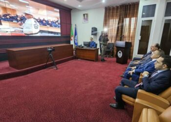 وزير الداخلية التونسي يزور مقر مركز القيادة والسيطرة للأمن الوطني بالعاصمة