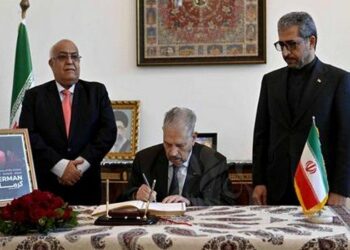 الاعتداء الارهابي بكرمان.. قوجيل يُوقّع سجل التعازي بسفارة ايران بالجزائر