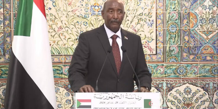 البرهان يرحّب بوجود الجزائر في أي حوار لحل أزمة السودان