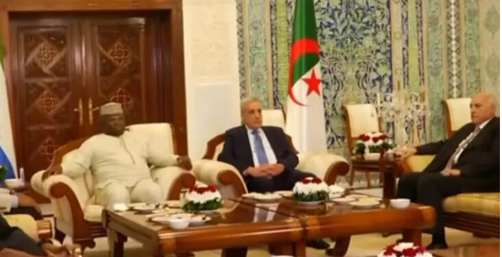 الرئيس السيراليوني يضع إكليلا من الزهور بمقام الشهيد