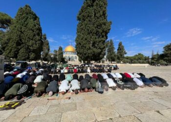 15 ألف فلسطيني يصلون الجمعة في المسجد الأقصى