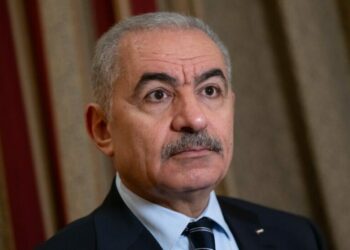 رئيس الوزراء الفلسطيني يقدم استقالة حكومته رسميا