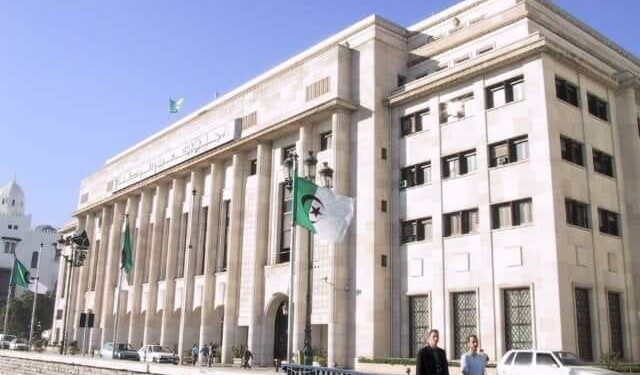 وزراء يجيبون على أسئلة النواب وآخرون في زيارات تفقدية