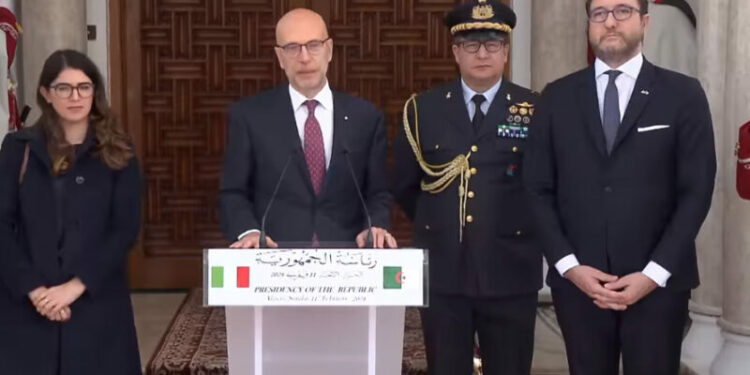 السفير الجديد لإيطاليا بالجزائر يثمن العلاقات الأخوية التي تجمع البلدين