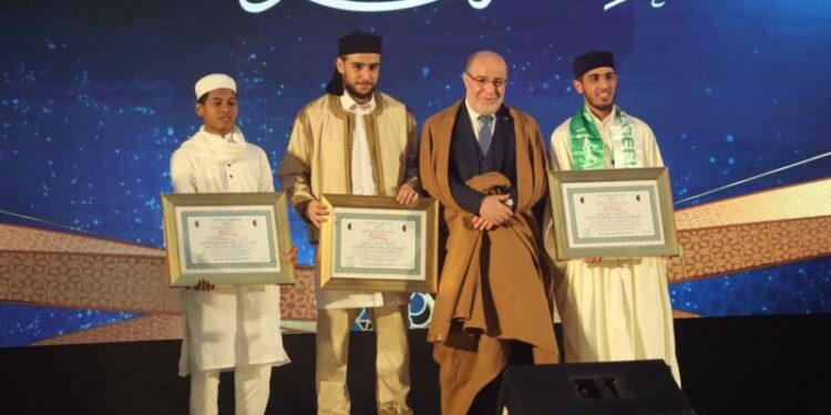 تكريم الفائزين بجائزة الجزائر الدولية لحفظ القرآن الكريم