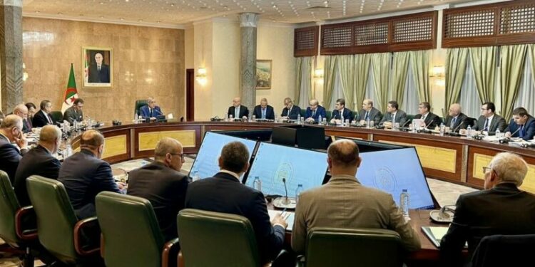 الوزير الأول يترأس اجتماعا للمجلس الوطني الاستشاري لترقية الصادرات