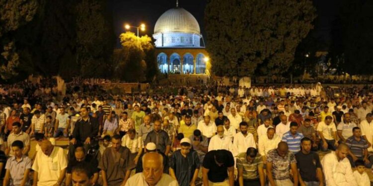 قاضي قضاة فلسطين يحذر من منع دخول الفلسطينيين إلى الأقصى في شهر رمضان