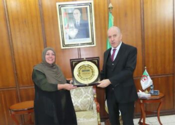 سايحي يستقبل مسؤولي جمعية الأمل لمساعدة مرضى السرطان