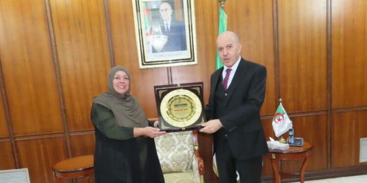 سايحي يستقبل مسؤولي جمعية الأمل لمساعدة مرضى السرطان