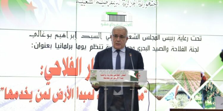 بوغالي يؤكد ضرورة الحفاظ على العقار الفلاحي