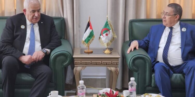 وزير الداخلية يجري لقاءات ثنائية مع عدد من نظرائه العرب بتونس