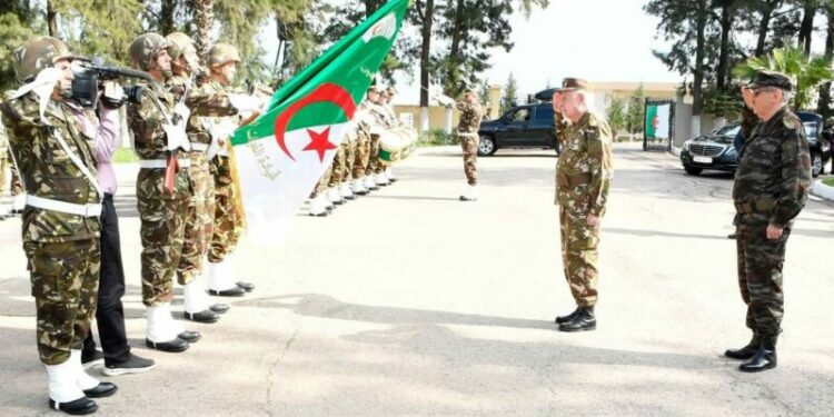 الفريق أول شنقريحة يزور مقر قيادة القوات البرية