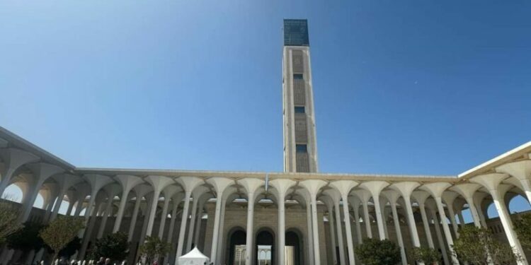 50 ألف مصل أدوا صلاة الجمعة بجامع الجزائر