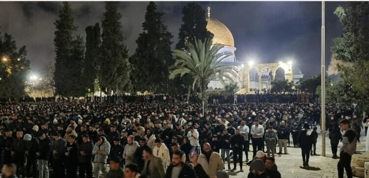 150 ألف مصل يؤدون التراويح في الأقصى المبارك