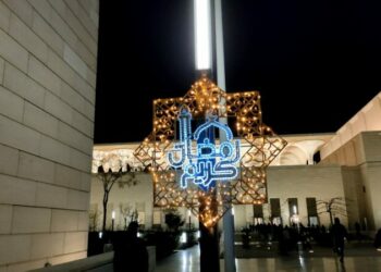 لوحات تضيء جامع الجزائر استعدادا لشهر رمضان