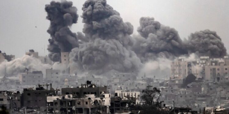 استشهاد 15 فلسطينيا في قصف لحيي الدرج والزيتون