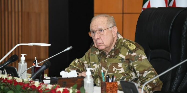 الفريق أول شنقريحة في زيارة إلى قيادة الحرس الجمهوري