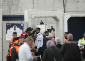 الاحتلال الصهيوني يمنع المصلين من الوصول إلى المسجد الأقصى