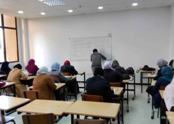 تكوين في اللغة الانجليزية لمستخدمي جامعة باب الزوار
