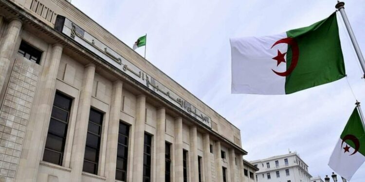 وزراء يجيبون على أسئلة النواب وآخرون في زيارات تفقدية