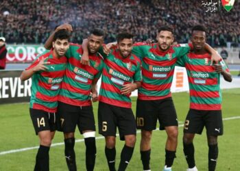 مولودية الجزائر يتأهل إلى نصف نهائي الكأس