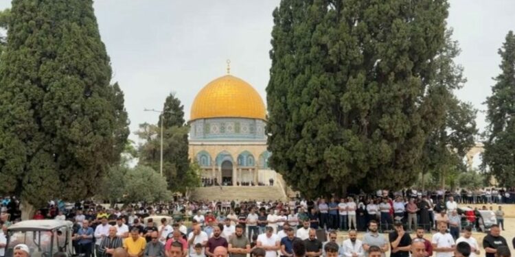 45 ألف فلسطيني يصلون الجمعة في المسجد الأقصى
