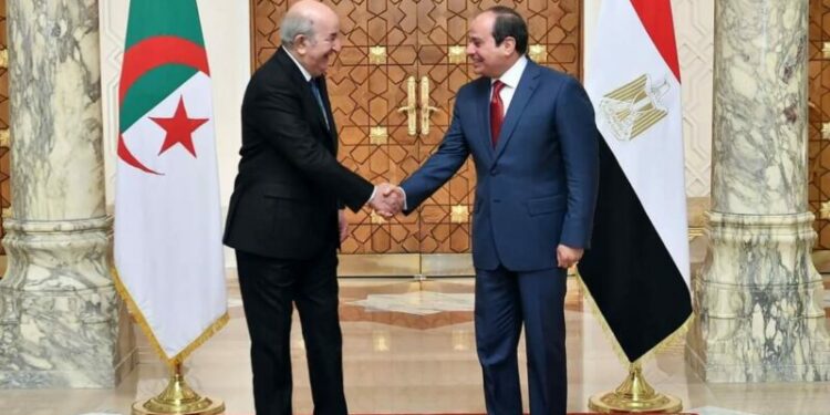 رئيس الجمهورية يتلقى تهنئة العيد من نظيره المصري