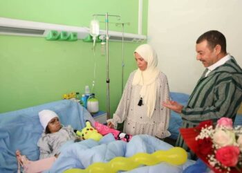 والي وهران يزور تلميذة ضحية انهيار سقف مدرسة